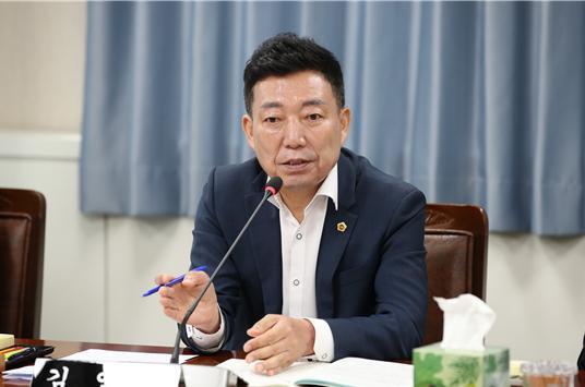 [기고] 텅 빈 터미널, 멈춘 건 버스가 아니라 사람의 숨결