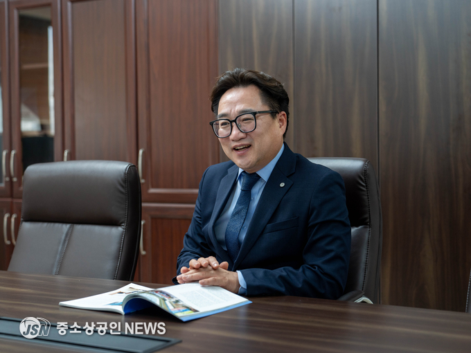 [기고] 2025 AI 대전환: 주도권을 선점하라